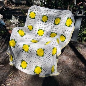 Floral Crochet Blanket - With Yellow roses, like new!